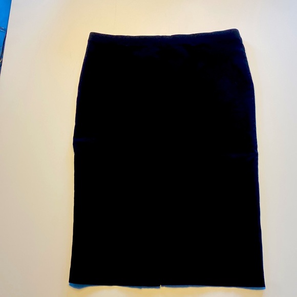 Medium black skirt - Picture 2 of 3